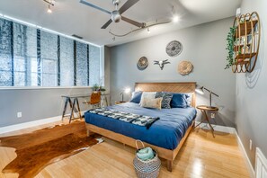 2 bedrooms, desk, iron/ironing board, free WiFi
