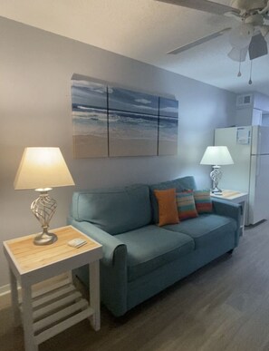 Living area - Newly remodeled Gulf Shores condo, just few mins to beach. (Gulf Shores)