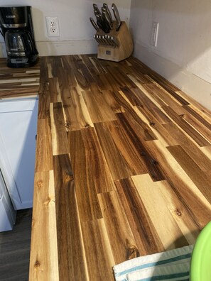 Private kitchen - Newly remodeled Gulf Shores condo, just few mins to beach. (Gulf Shores)