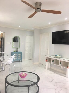Deluxe House | Living area | 50-inch LED TV with digital channels, TV, Netflix