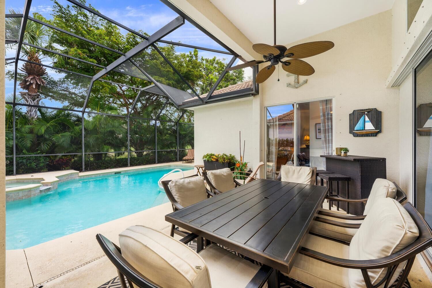Naples Detached Home-Heated Pool-Heart of Naples, 4.6 miles to Clam Pass Beach  