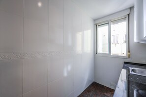 Kylskåp, mikrovågsugn, ugn och spishäll