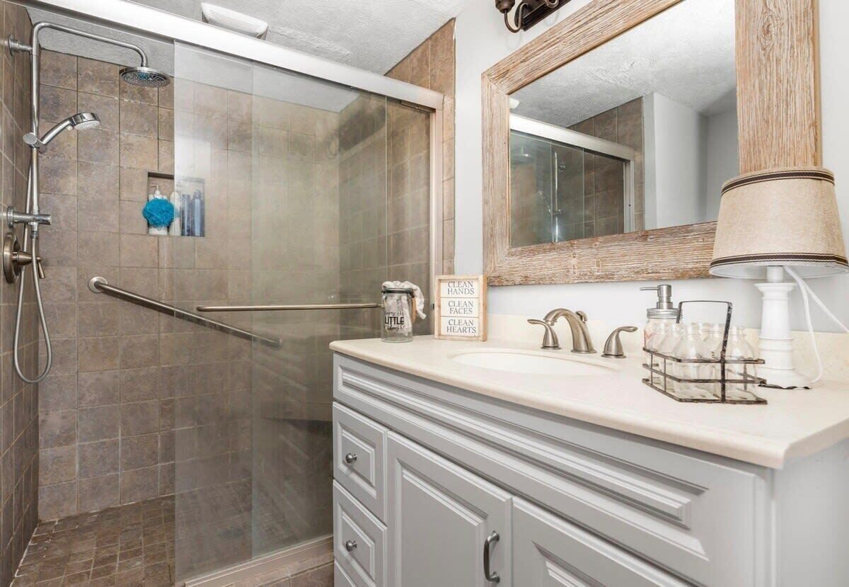 Bathtub, hair dryer, towels