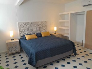 5 bedrooms, internet, bed sheets