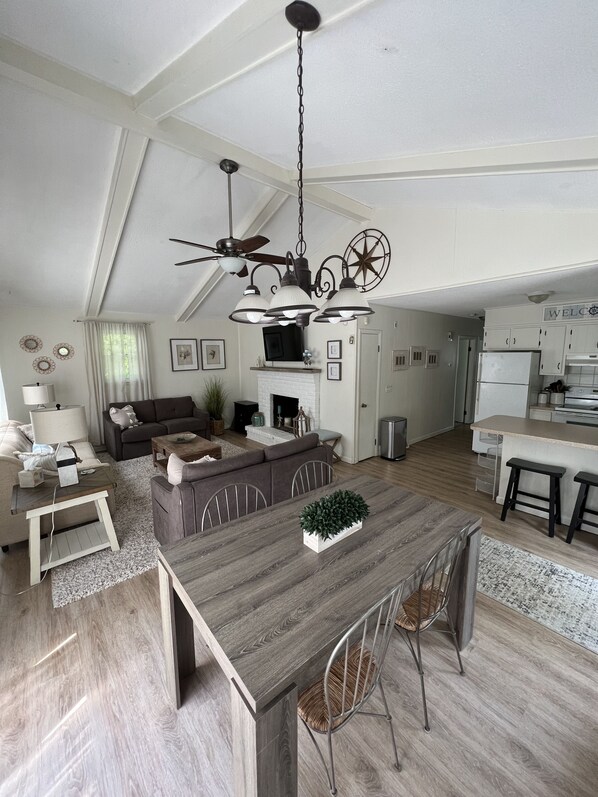 智能电视、壁炉