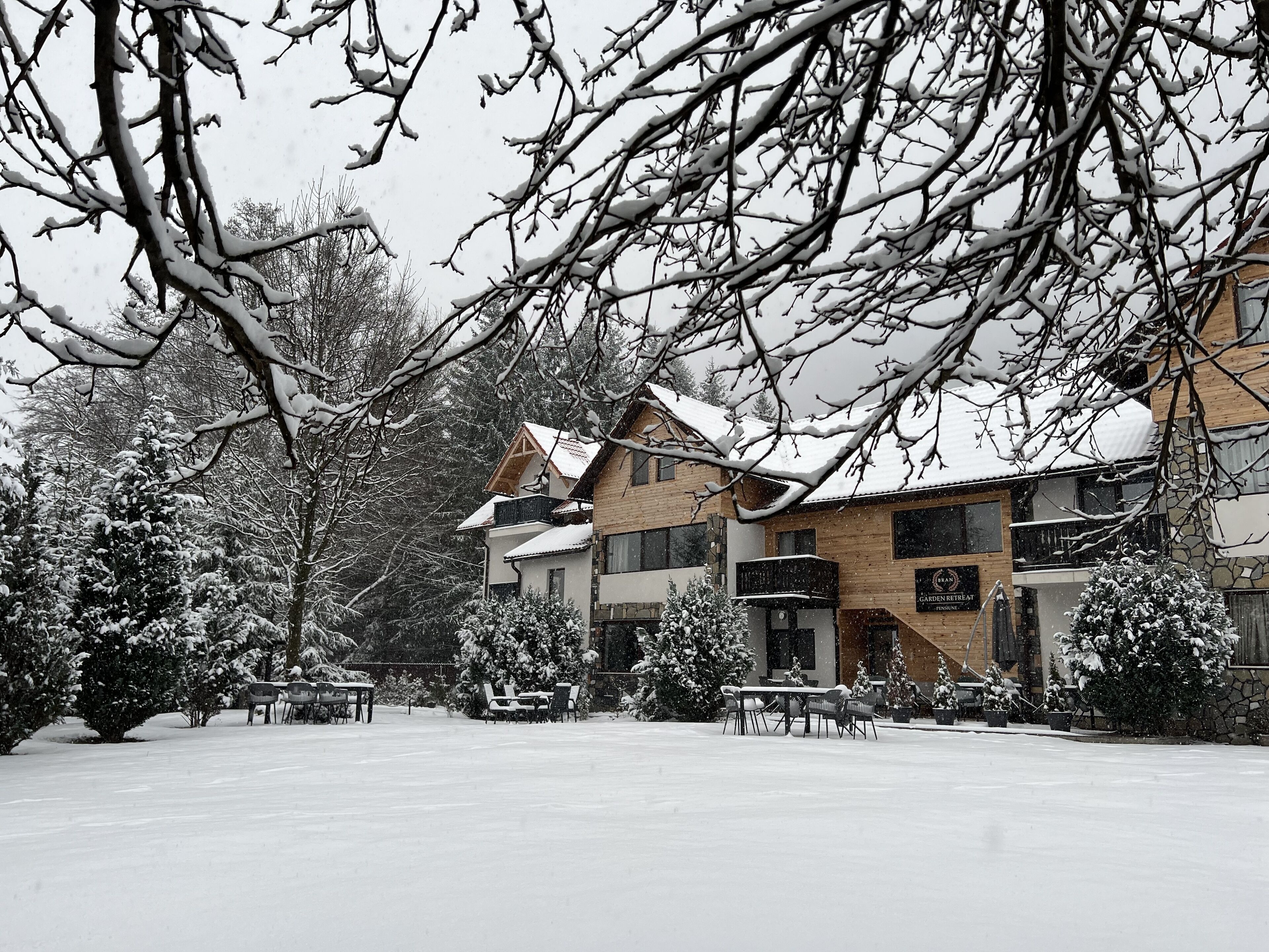 Vista frontal de la propiedad