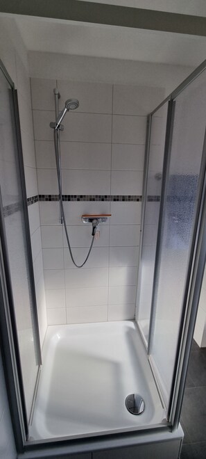 Shower, towels