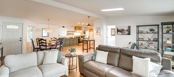 Lakefront Mount Vernon Home w/ Private Dock!