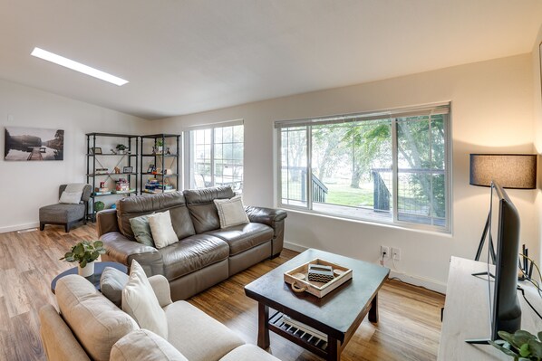 TV, fireplace, video games, books