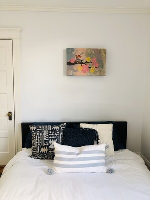 3 habitaciones, tabla de planchar con plancha, wifi y ropa de cama 