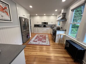 冰箱、微波炉、烤箱、洗碗机