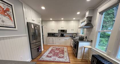 Beautifully Remodeled Family Size Apartment, Ideal for Downtown & Beach Getaway