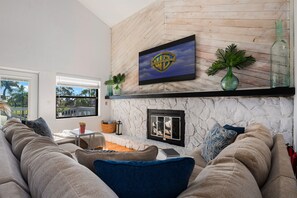 Smart TV, chimenea, videojuegos y futbolito 