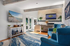 Smart TV, chimenea, videojuegos y futbolito 