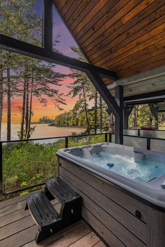Private Hot Tub! Beachfront Cabin With Views! ⎮ Morning Mist