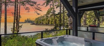 Private Hot Tub! Beachfront Cabin With Views! ⎮ Morning Mist