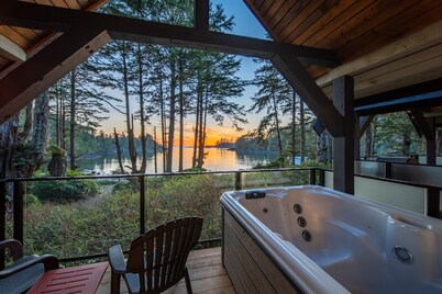 Private Hot Tub! Beachfront Cabin With Views! ⎮ Morning Mist