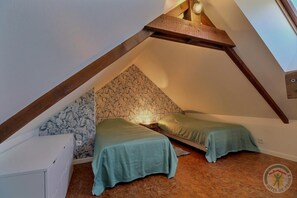 1 dormitori, planxa i posts de planxar, wifi gratuïta i roba de llit