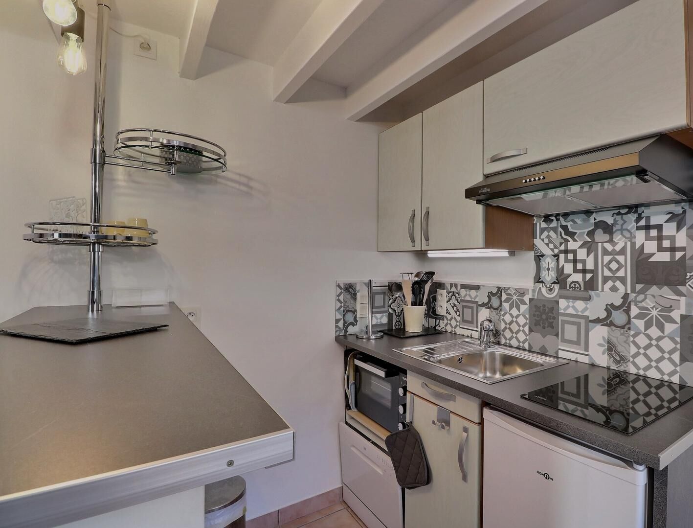 雪櫃、微波爐、焗爐、爐具