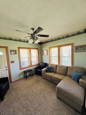 Smart TV, DVD player, books, stereo