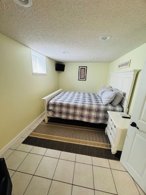 4 bedrooms, desk, iron/ironing board, free WiFi