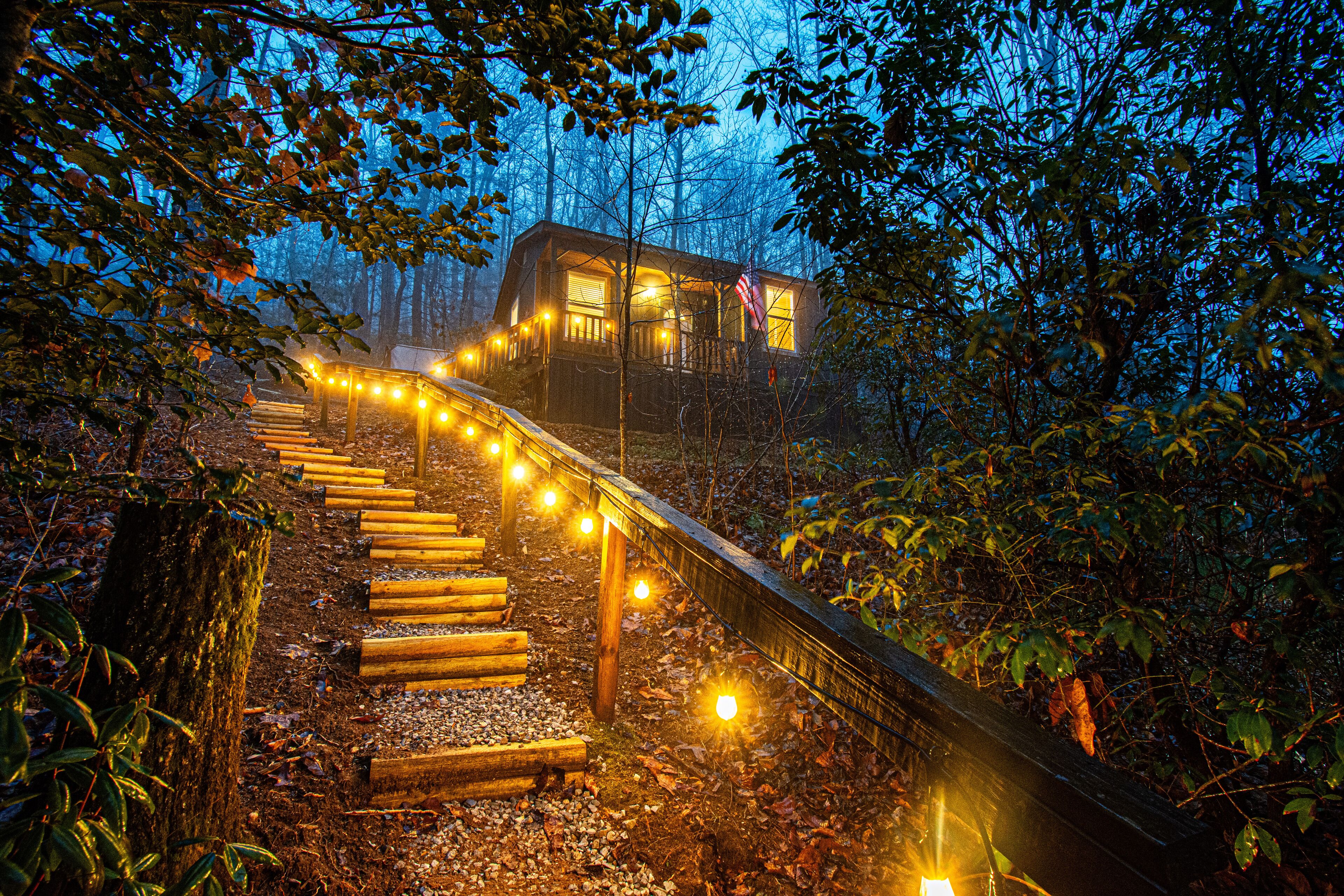New Mountain Getaway Cottage by Lake Lure With Hot Tub