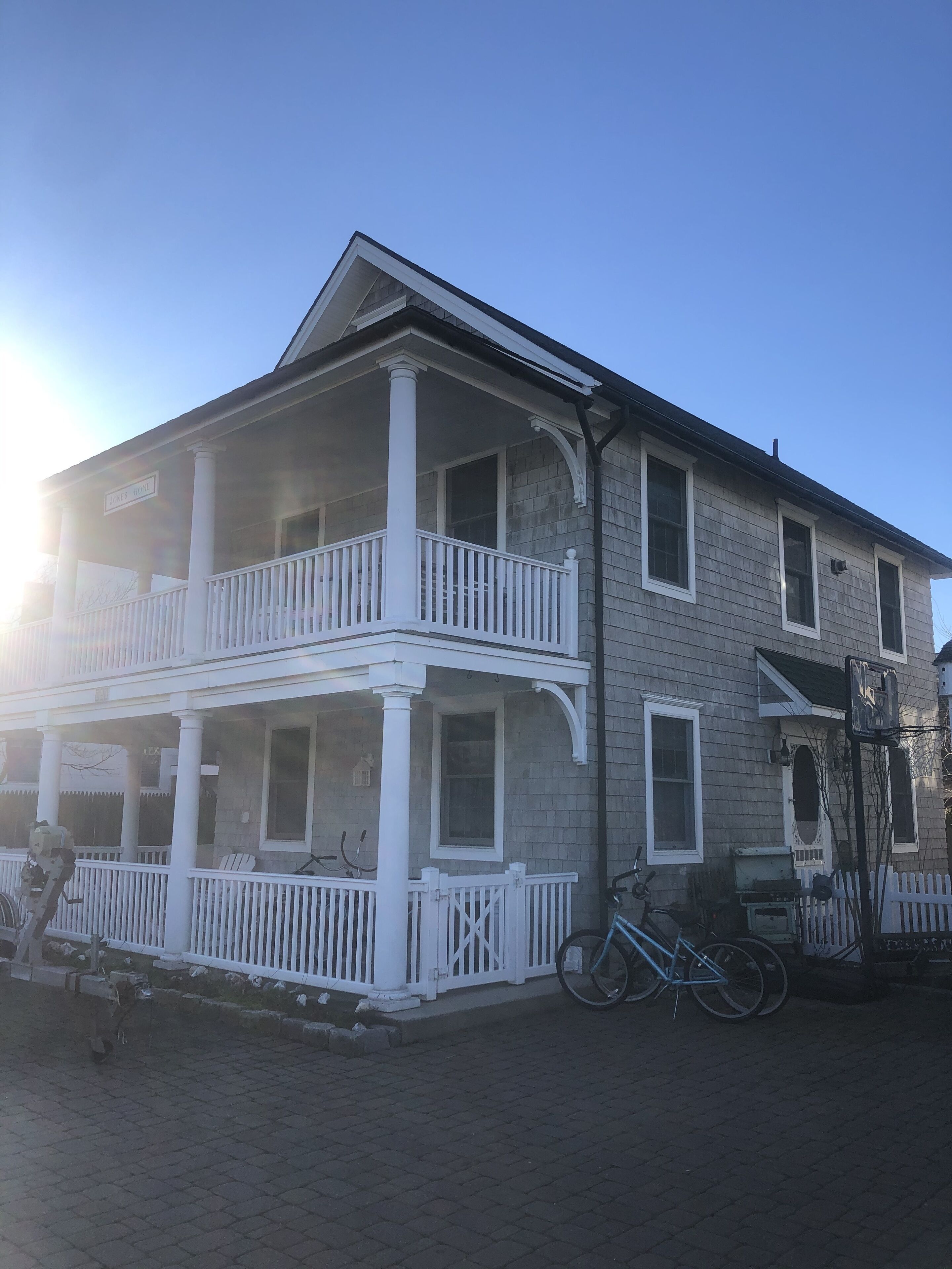 Clean, Comfortable Cottage by the Sea