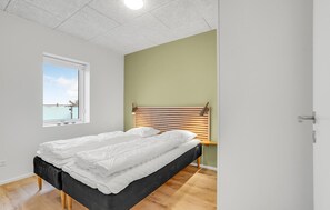 3 bedrooms, travel cot, free WiFi - Amazing apartment in Ringkøbing (Ringkøbing)