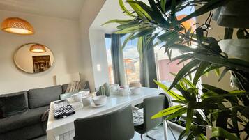 Apartment, 1 Bedroom | Dining room