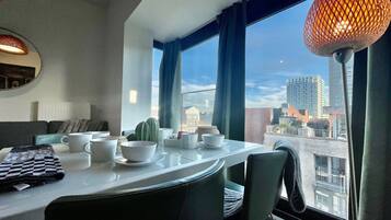 Apartment, 1 Bedroom | Dining room