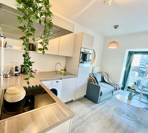 Apartamento, 1 quarto | Cozinha privada | Geladeira, fogão, cooktop, chaleira elétrica