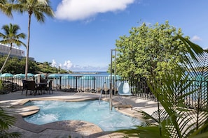 Piscina all'aperto, una piscina riscaldata