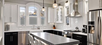 Charming St Paul Retreat Steps from Summit & Grand