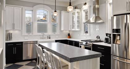 Charming St Paul Retreat Steps from Summit & Grand