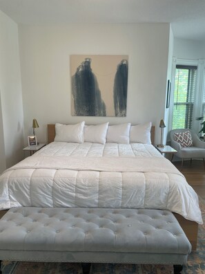 6 Schlafzimmer, Schreibtisch, Bügeleisen/Bügelbrett, Reisekinderbett