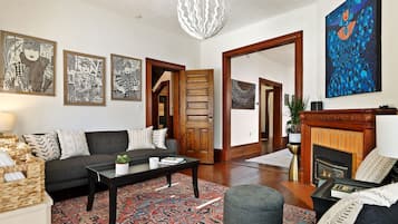 Smart TV, fireplace, books