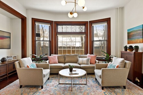 Charming St Paul Retreat Steps from Summit & Grand