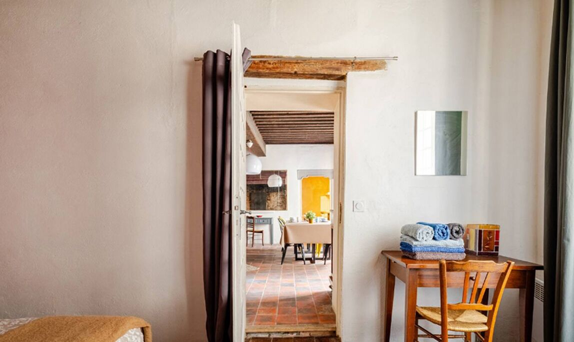 3 chambres, bureau, lit parapluie, draps fournis