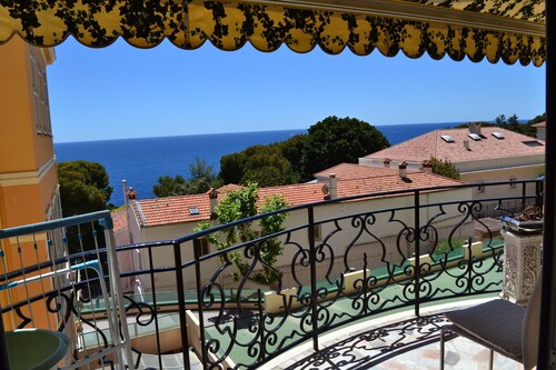 Elegant Baroque Apartment Near THE Prince's Palace