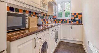 Horseshoe Cottage-UK37360