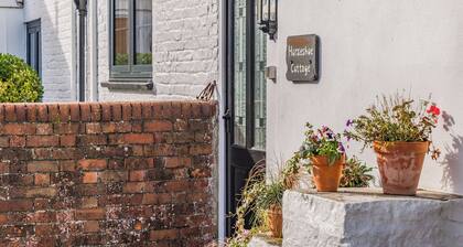 Horseshoe Cottage-UK37360