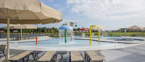 Piscine extérieure, couloir de nage