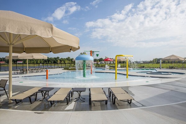Alberca al aire libre y alberca de entrenamiento