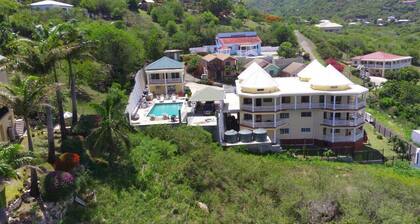 Luxury apartment within walking distance to beach