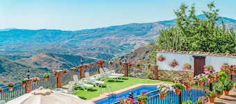 Awesome home in Mecina Bombarón