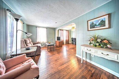 Eastlake Home w/ Patio < 1 Mi to Lake Erie!
