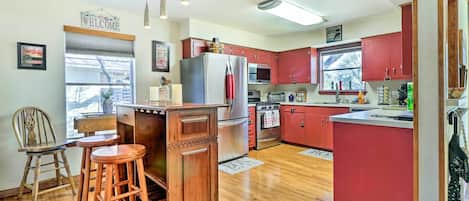 Fridge, microwave, stovetop, dishwasher