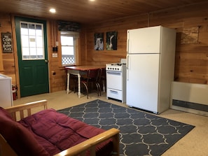 Standard-Ferienhütte, 2 Schlafzimmer, Flussblick | Wohnbereich