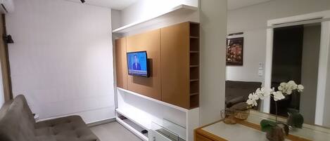 Smart-tv och eldstad