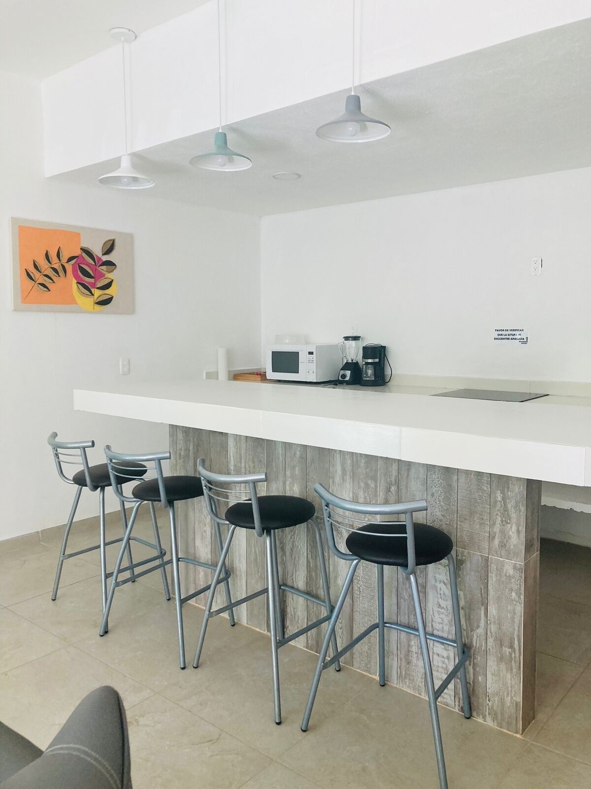 Vila | Dapur pribadi | Lemari es kecil, microwave, blender, dan perlengkapan kebersihan